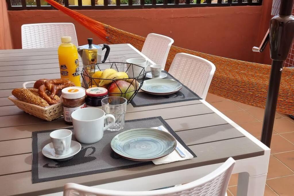 Appartamento Bouganville Con Terrazza E Piscina 코라레호 외부 사진